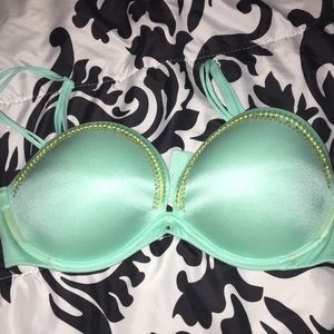 Gorgeous blue 34D vs bra!